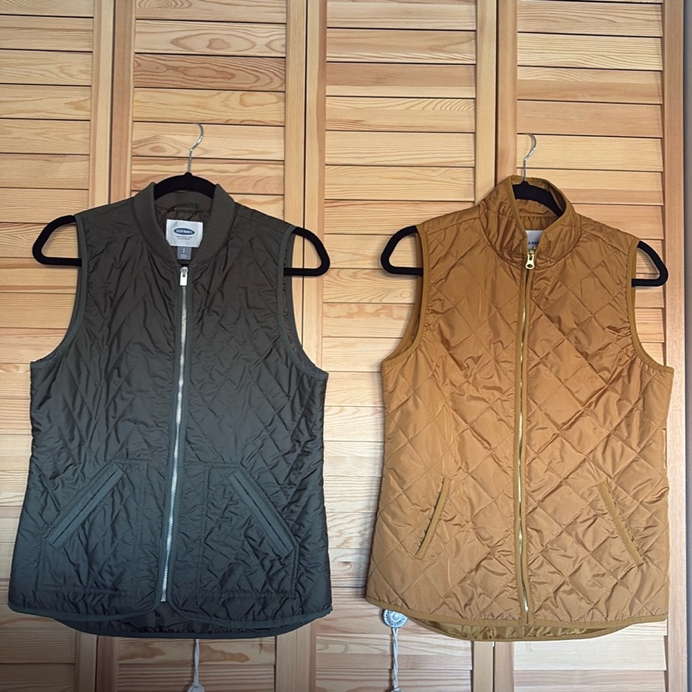 Set of two Old Navy Vests in GUC! Size Small